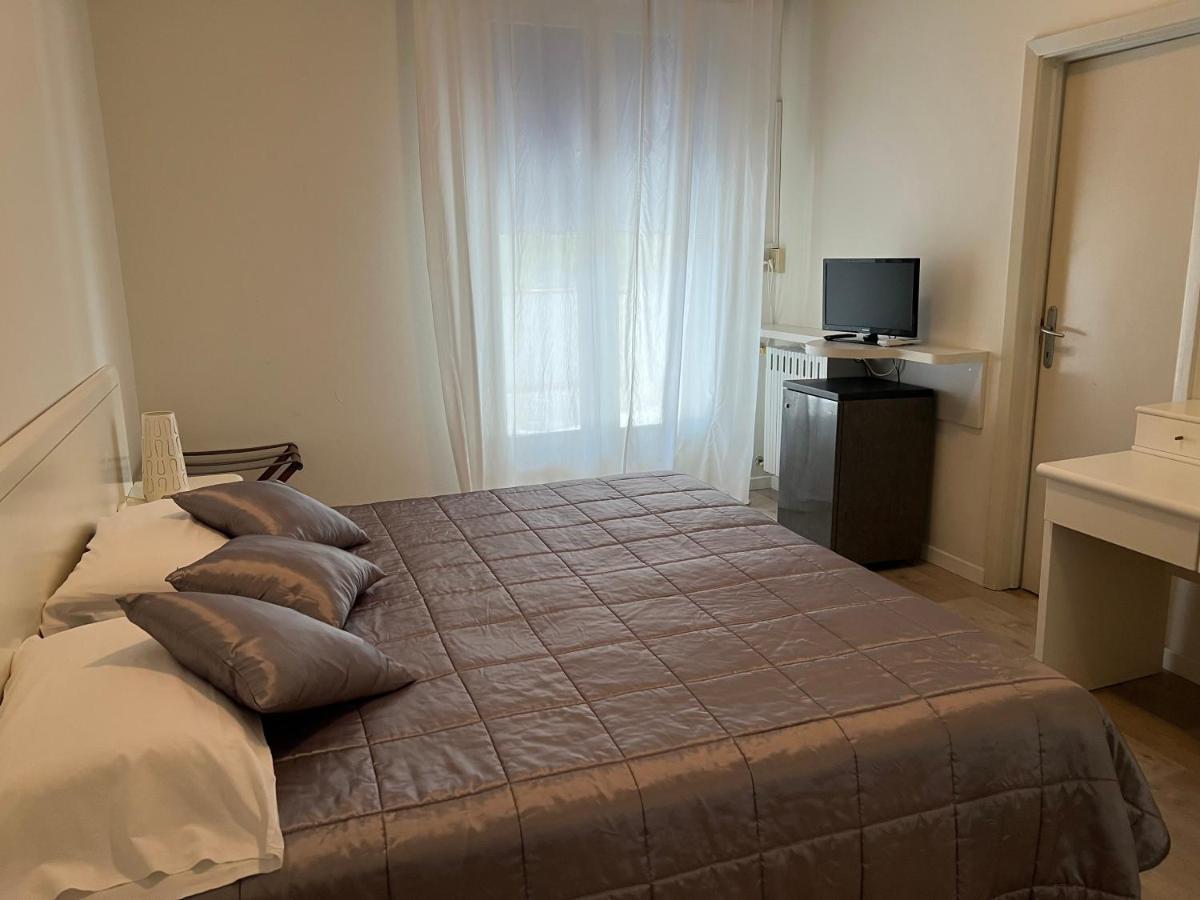 G&D Hotel Deanna Pool&Brunch Milano Marittima Ruang foto