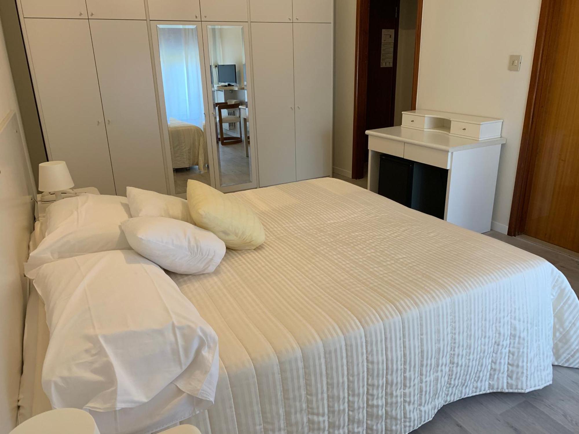 G&D Hotel Deanna Pool&Brunch Milano Marittima Ruang foto